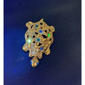Vintage Avon Gold Tone Rhinestone Lt Green Stones Glow Under UV Turtle Brooch